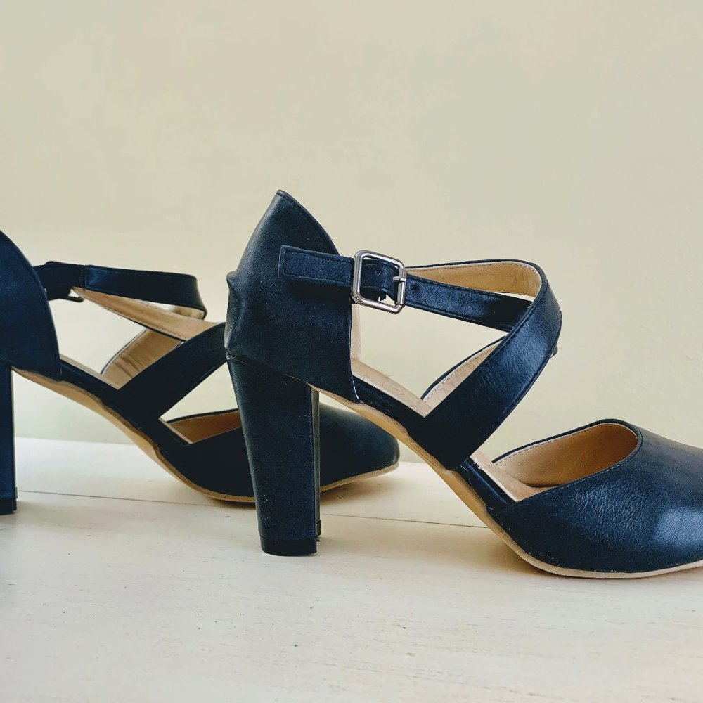 Navy Mary Janes Size 39 Euro 8 US